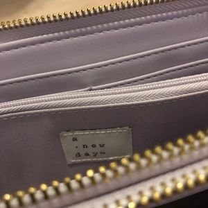 🌻A New Day Wristlet